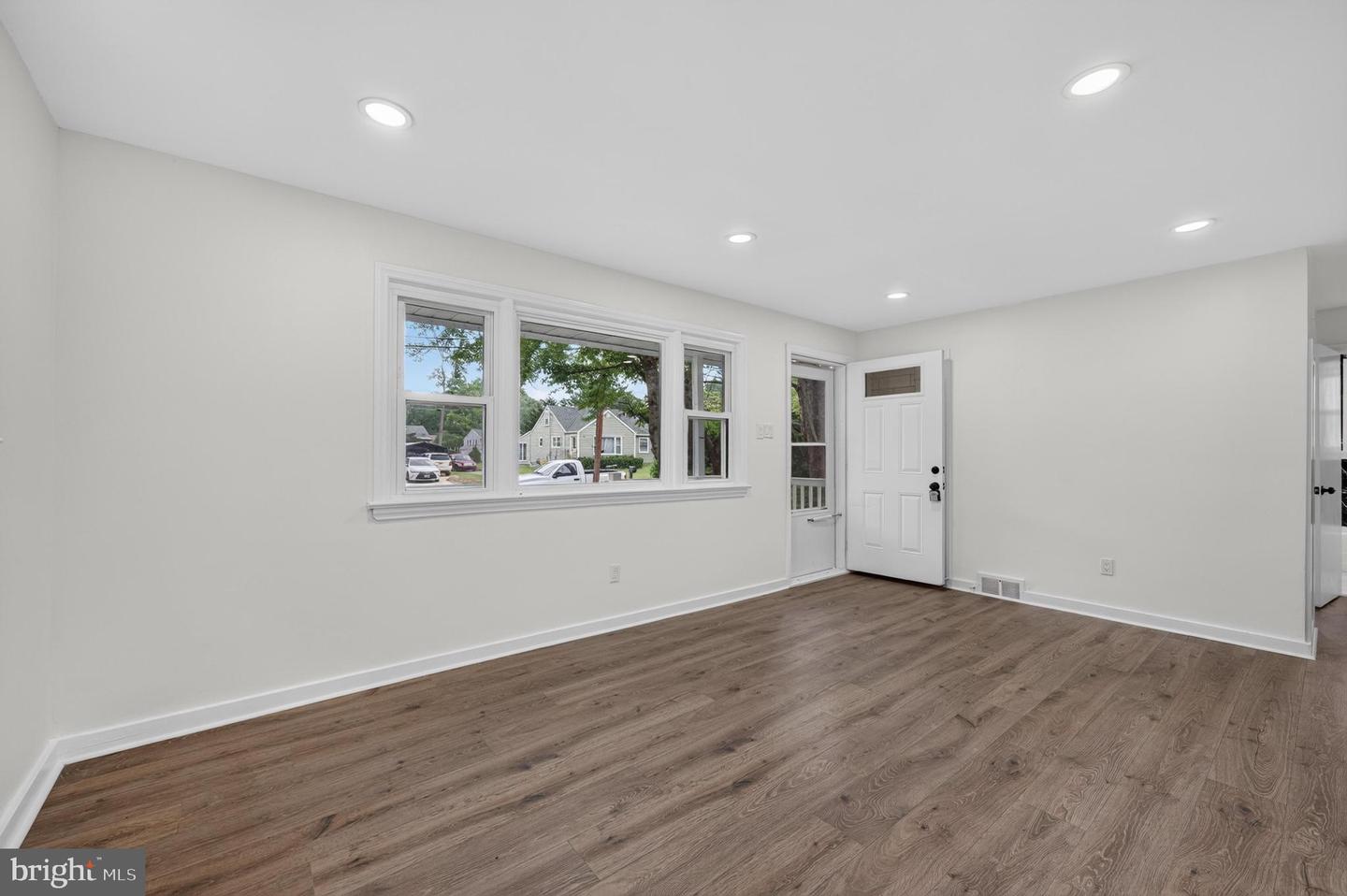 10 Bergen Ave Property Photo 5