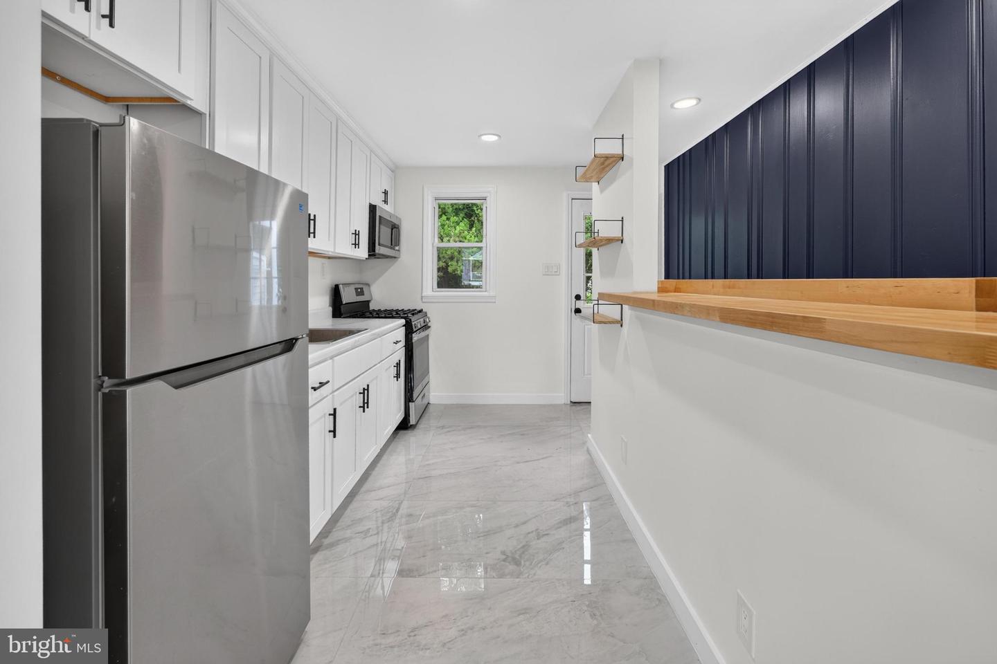10 Bergen Ave Property Photo 6