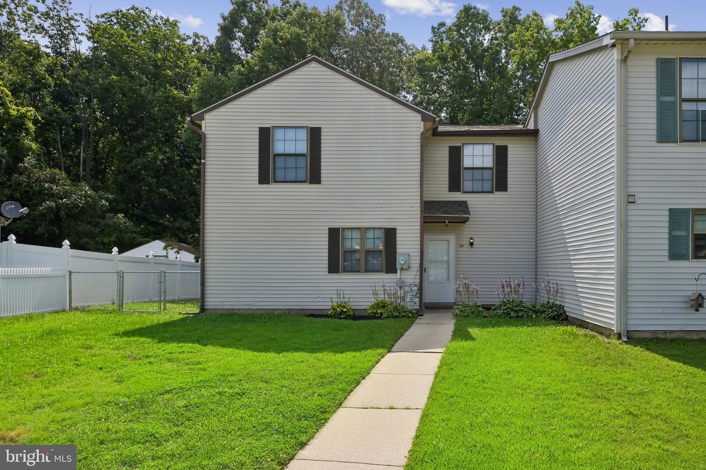 44 HAMPSHIRE RD