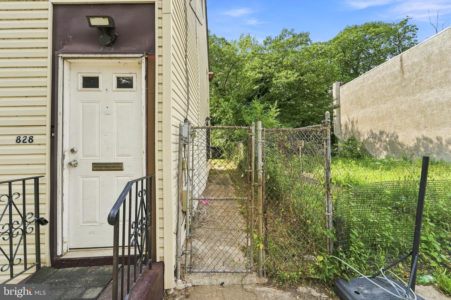 828-830 Mount Vernon St Property Photo 4