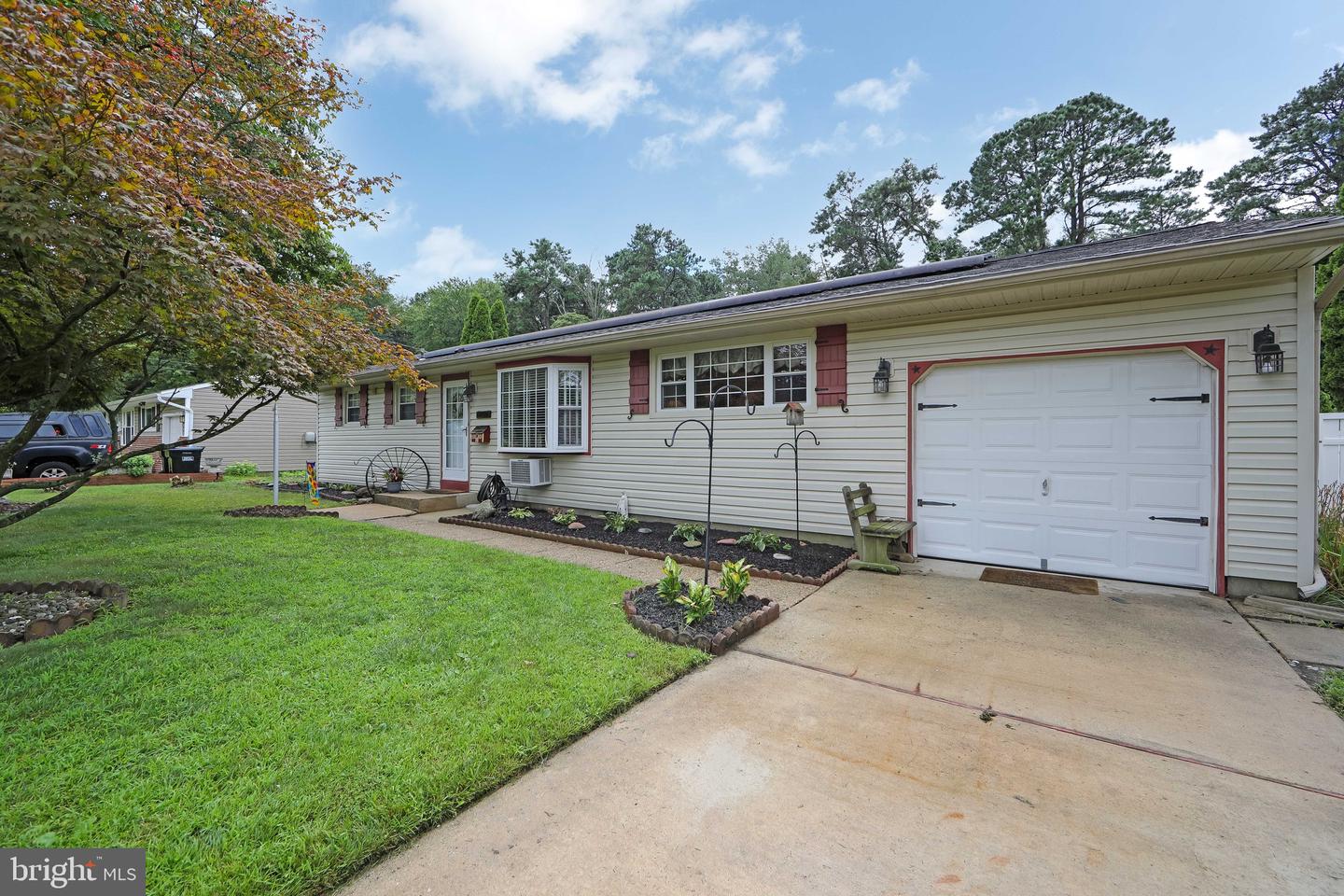 1209 Cedar Dr Property Photo 2