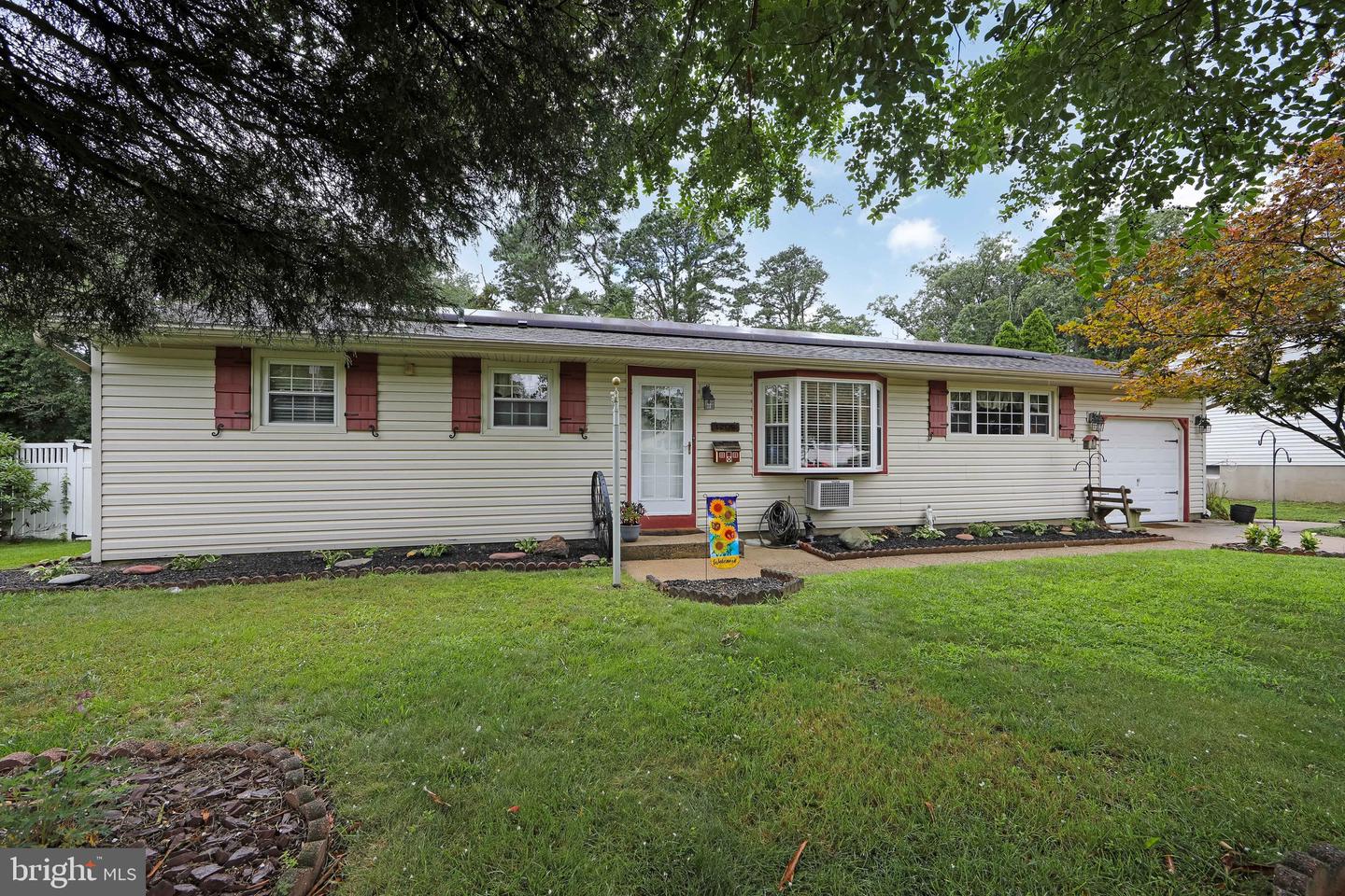 1209 Cedar Dr Property Photo 3