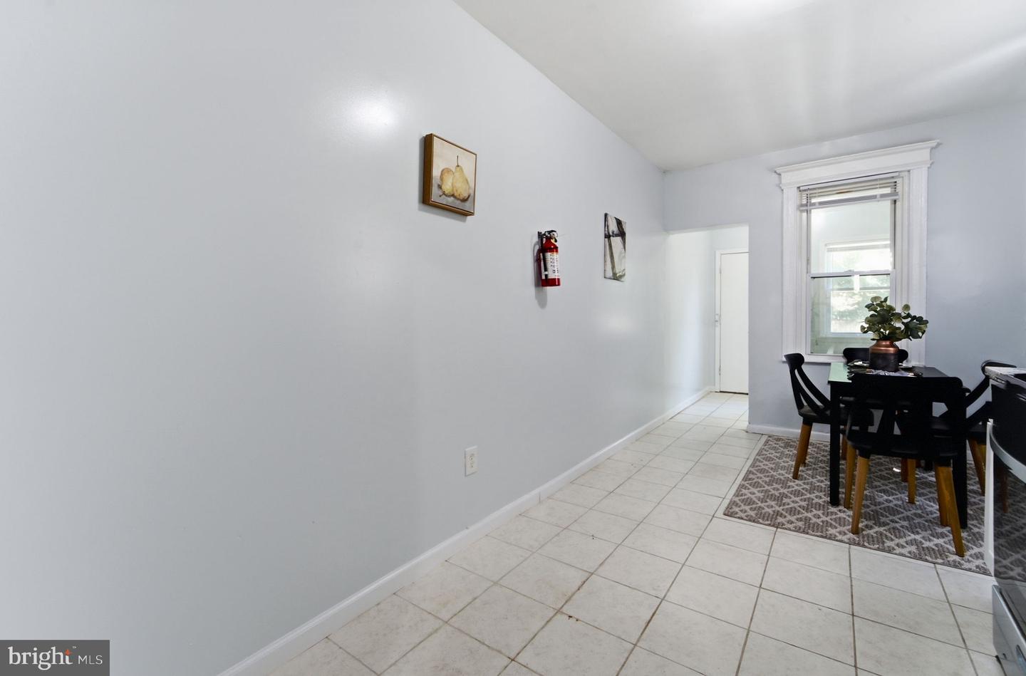 1275 Everett St Property Photo 7