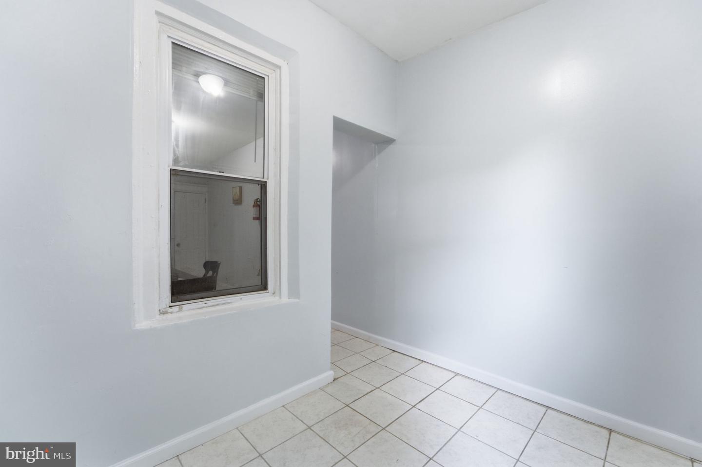 1275 Everett St Property Photo 10