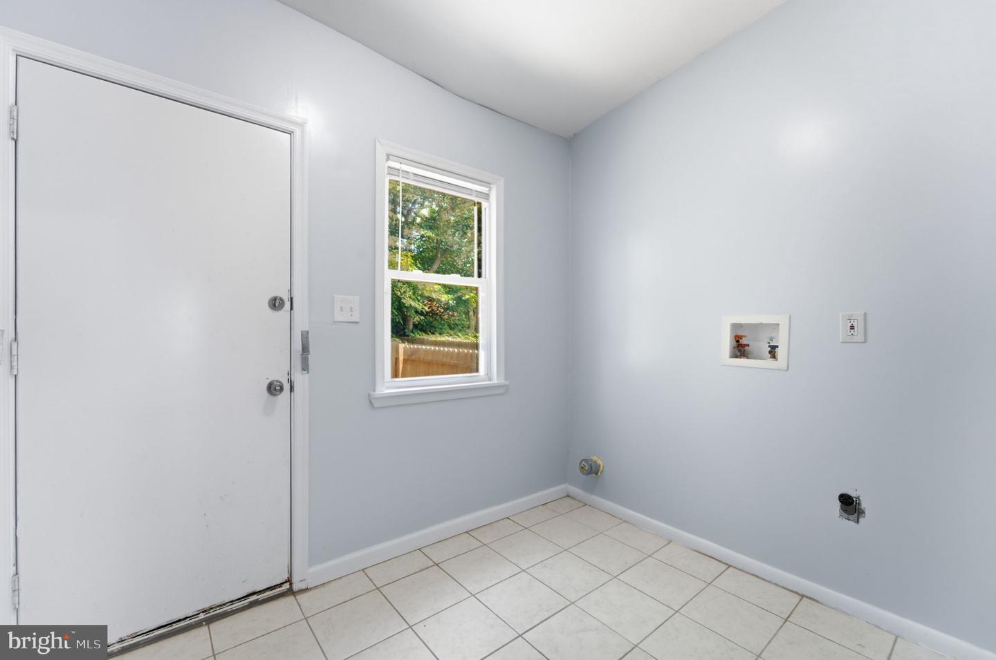 1275 Everett St Property Photo 11