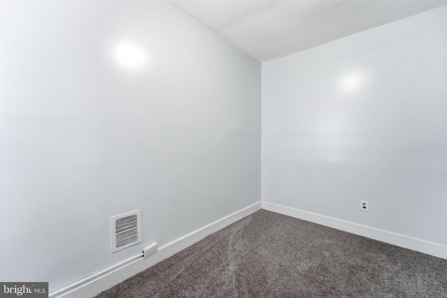 1275 Everett St Property Photo 16