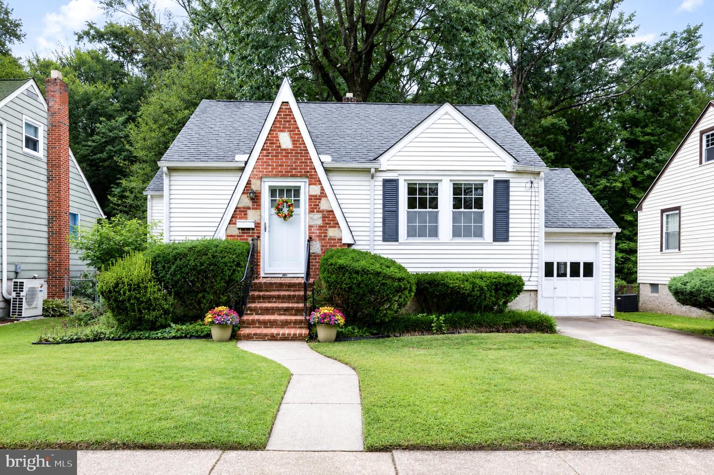 1230 SYLVAN DR