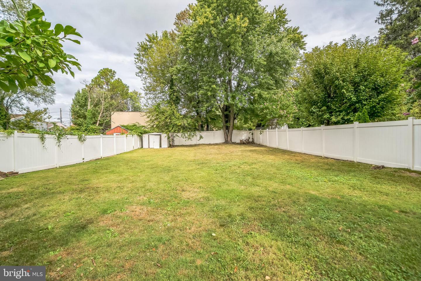 2025 Wayne Ave Property Photo 15