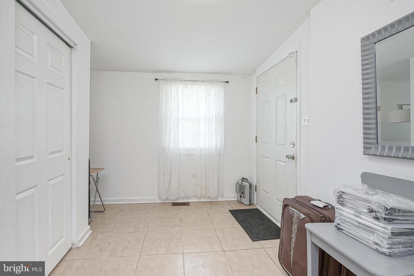 18 E 6th Ave Property Photo 3