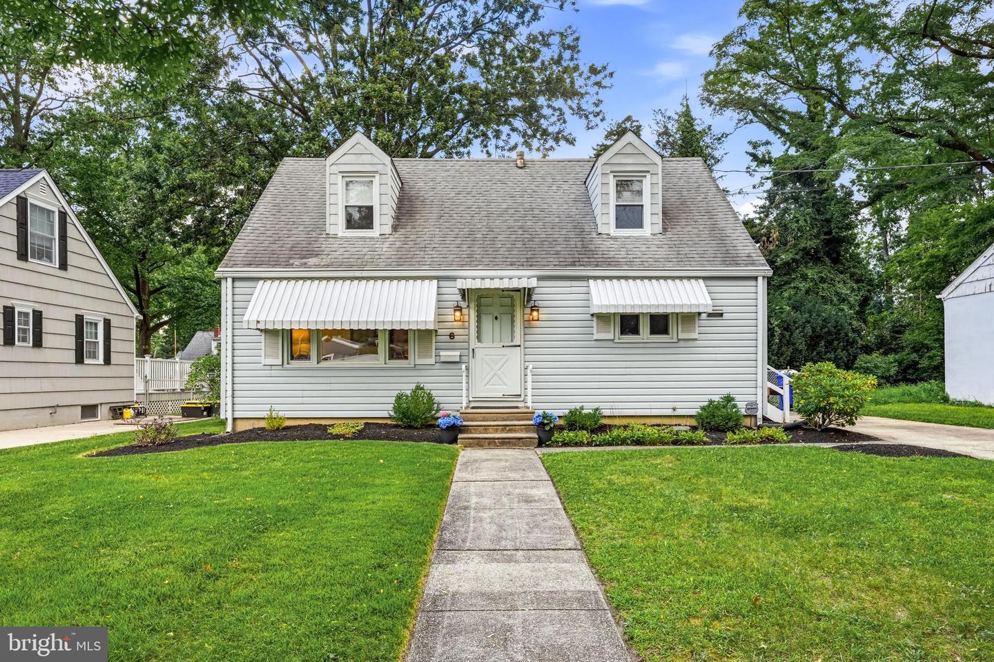 6 WHITMAN AVE