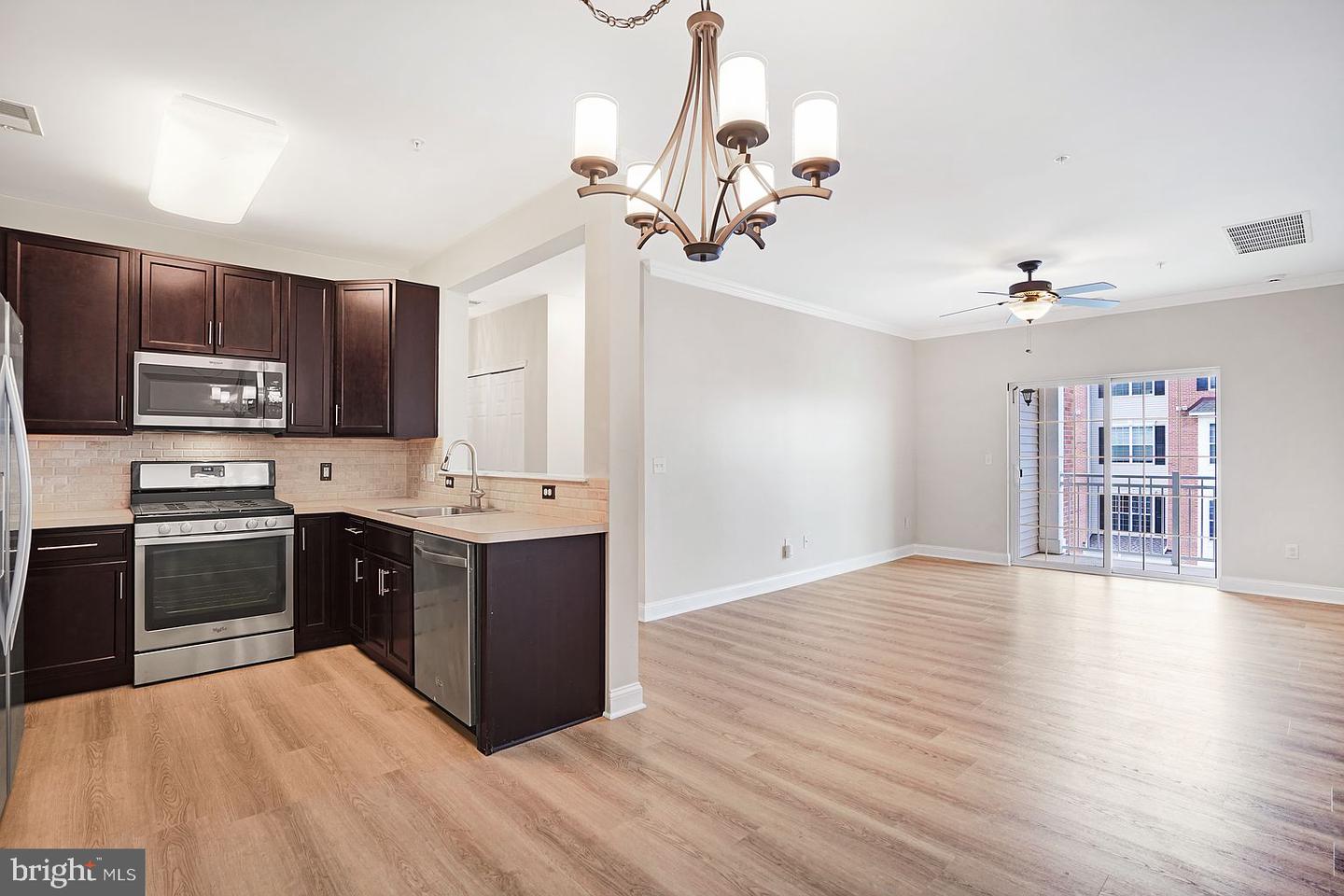 4532 Champions Run Property Photo 2