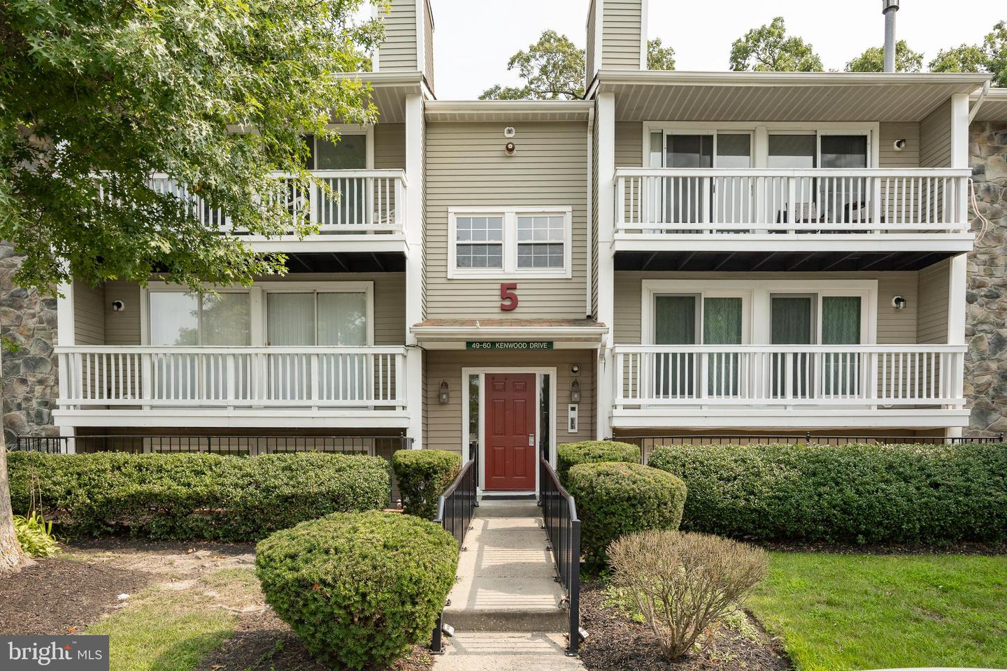 53 KENWOOD DRIVE Property Photo 1
