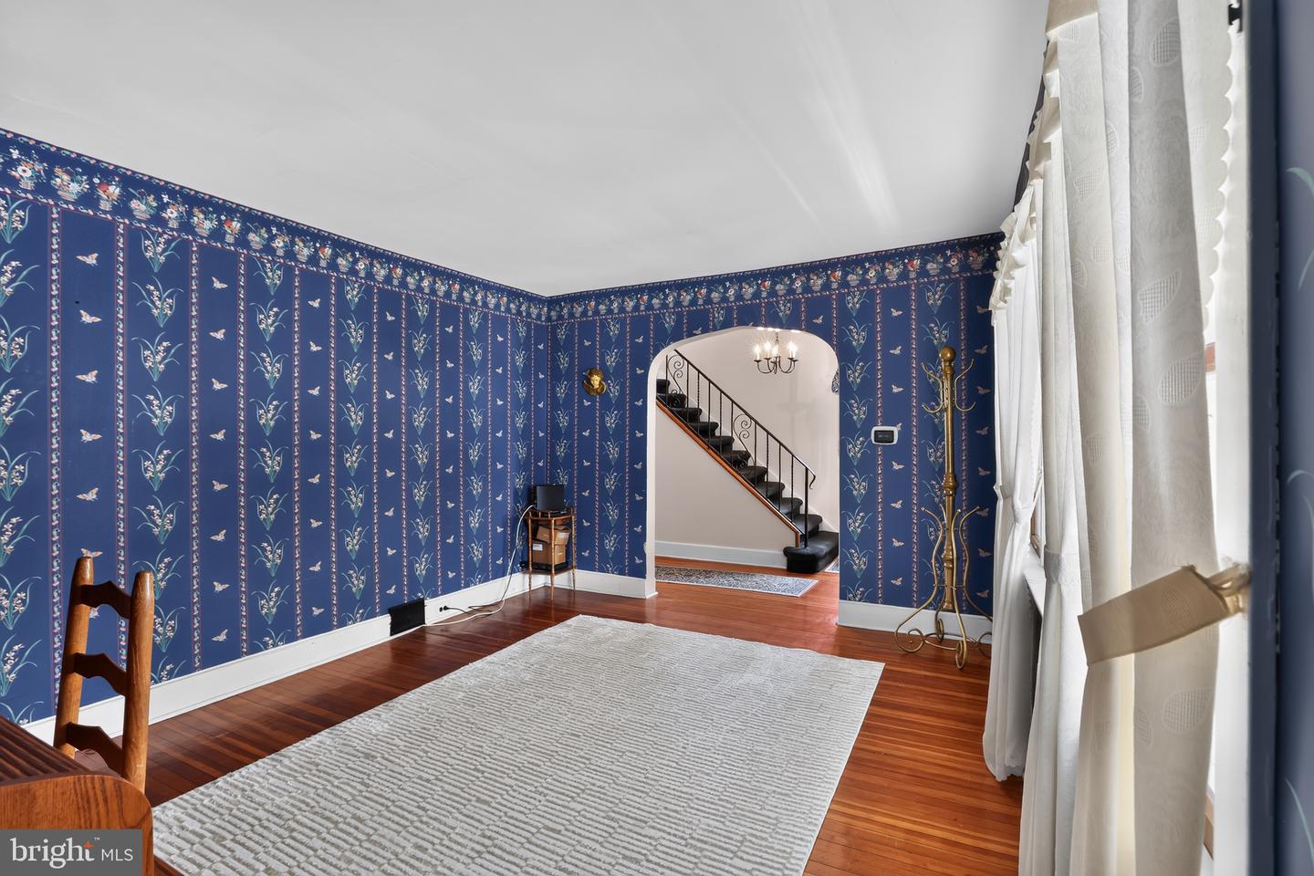 305 Grove Ave Property Photo 6