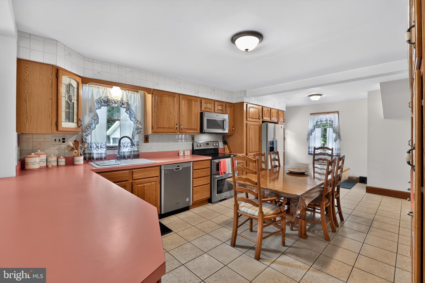 305 Grove Ave Property Photo 9