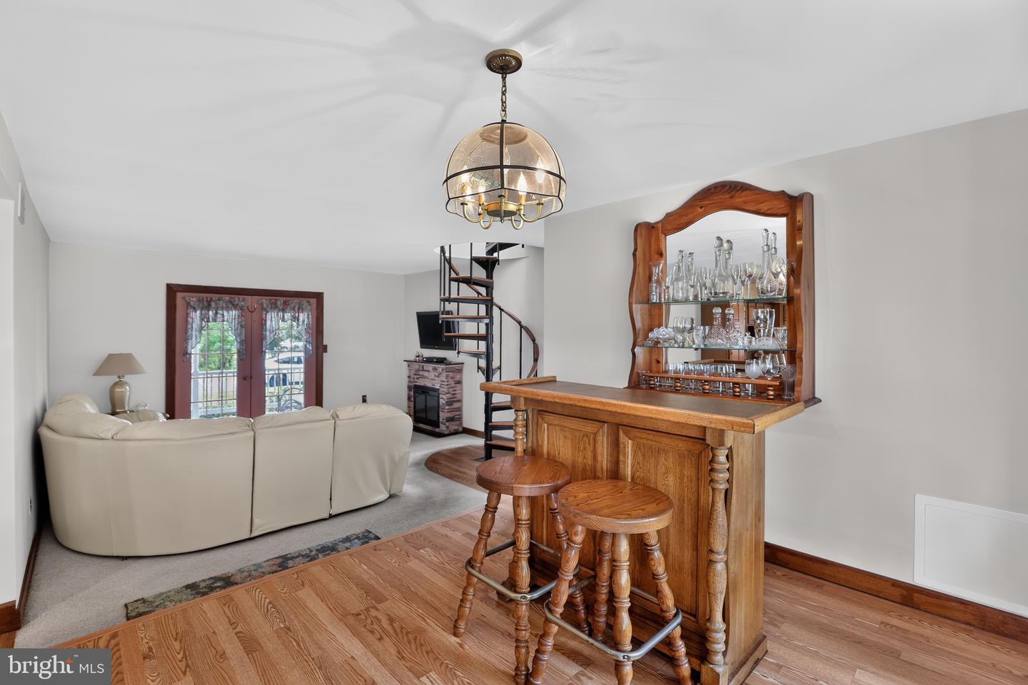 305 Grove Ave Property Photo 11