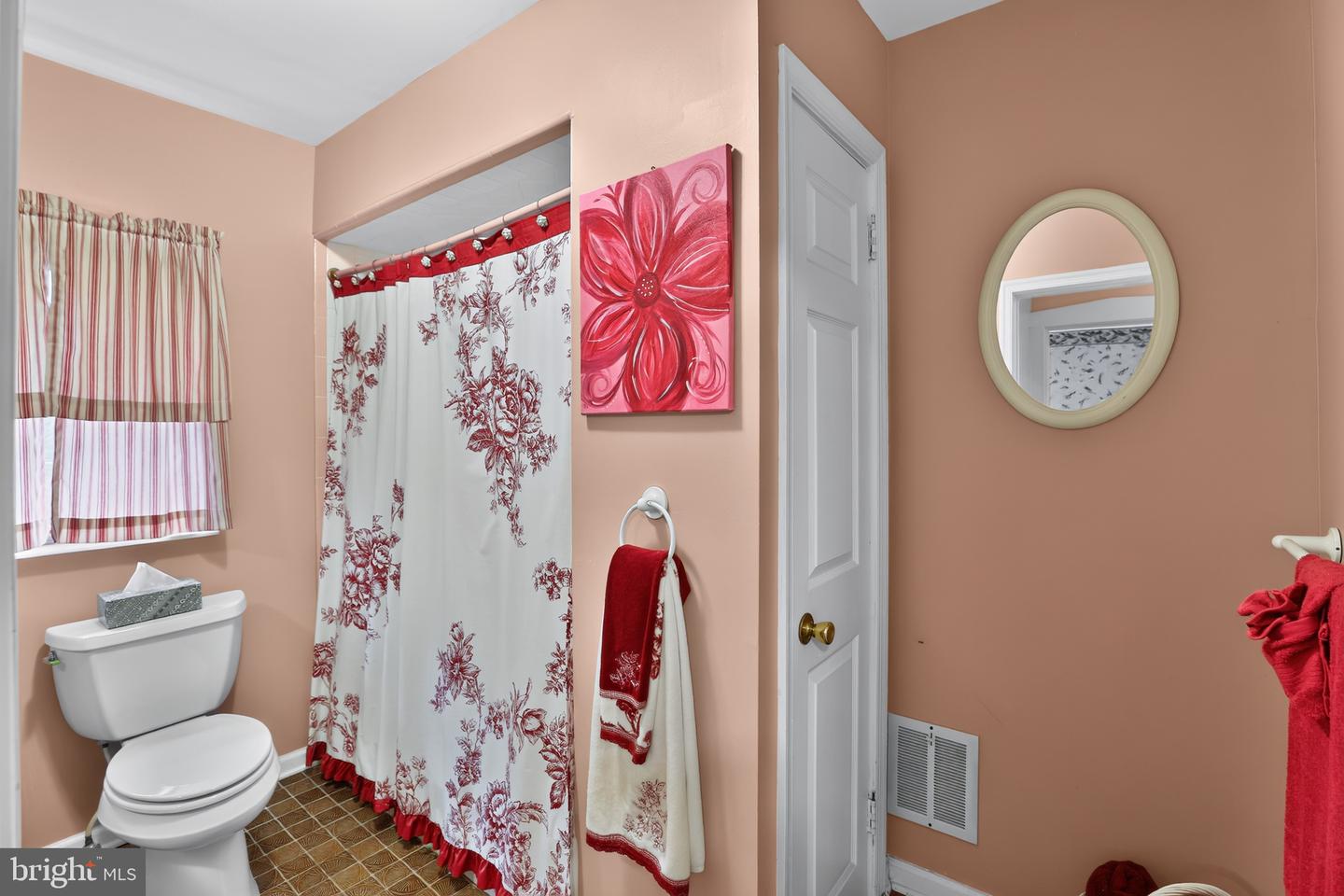 305 Grove Ave Property Photo 22