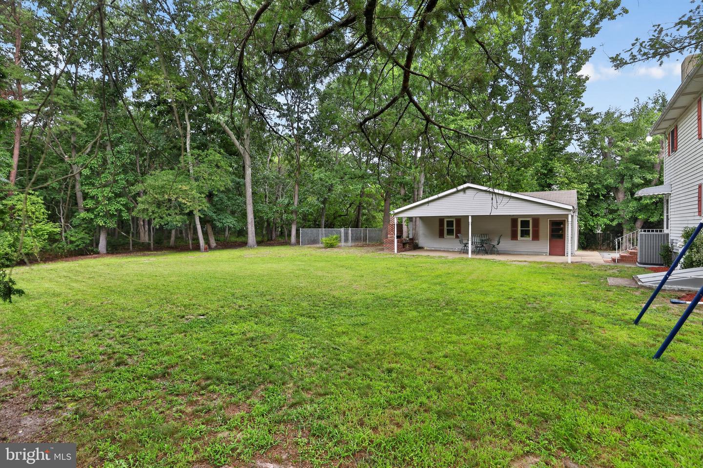 305 Grove Ave Property Photo 28