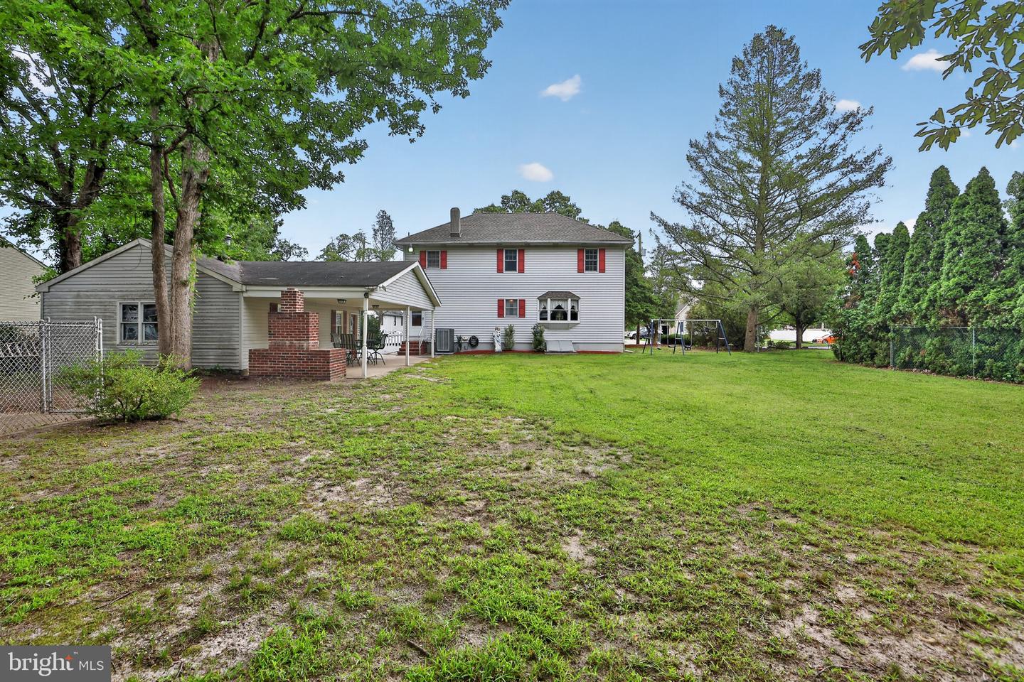 305 Grove Ave Property Photo 32