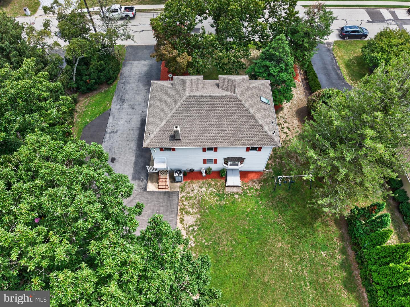 305 Grove Ave Property Photo 33
