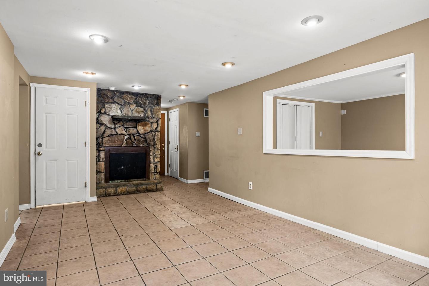60 Trestle Ave Property Photo 5