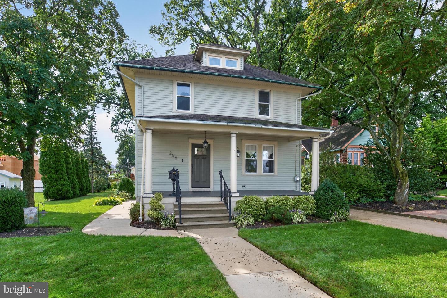 256 W PINE ST