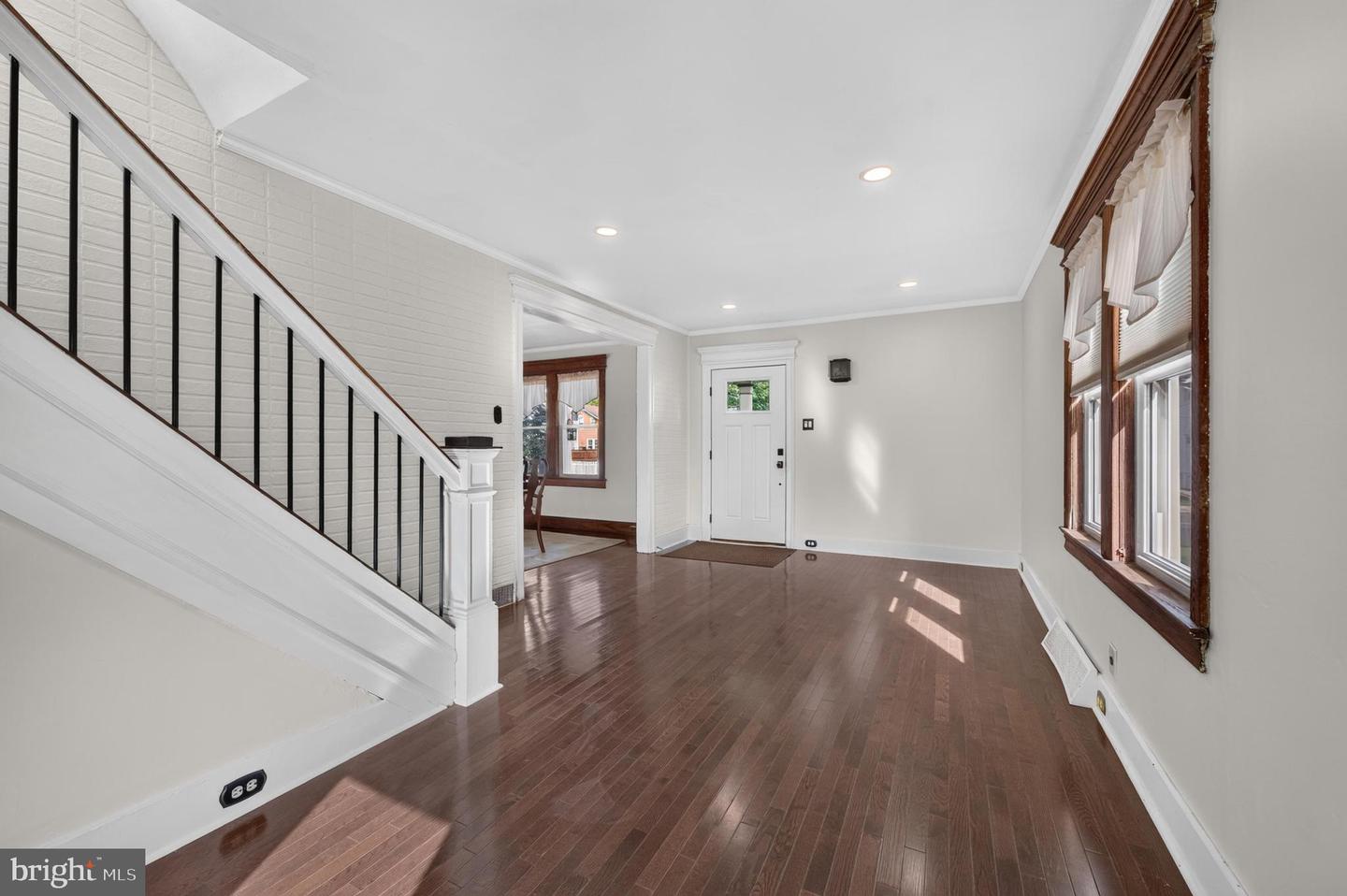256 W Pine St Property Photo 5