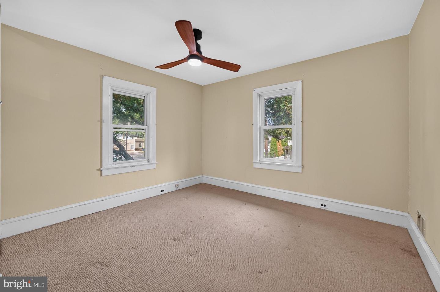 256 W Pine St Property Photo 15