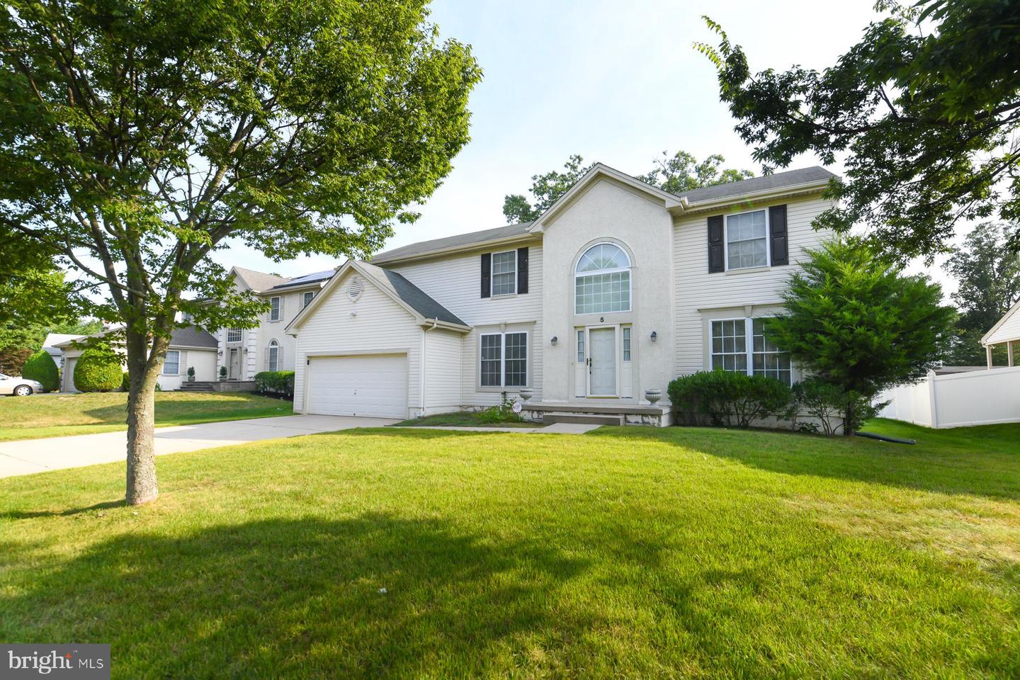 5 Brookstone Dr Property Photo 1