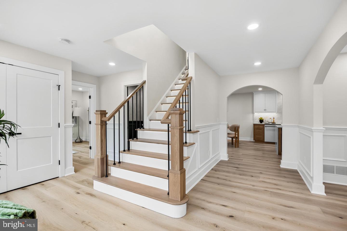 201 Centre St Property Photo 2