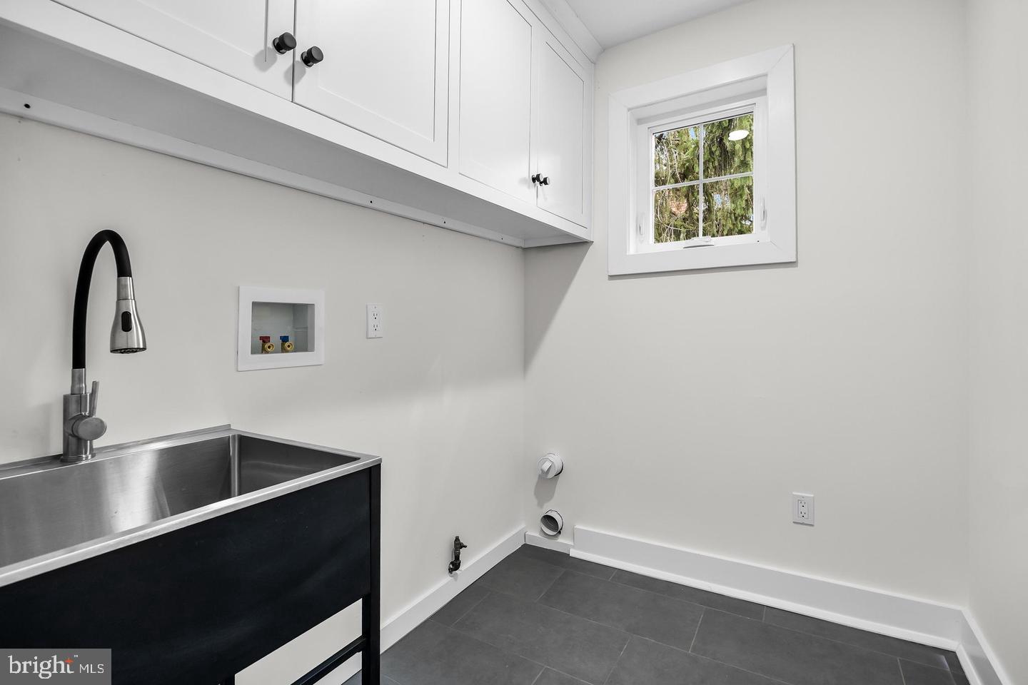201 Centre St Property Photo 30