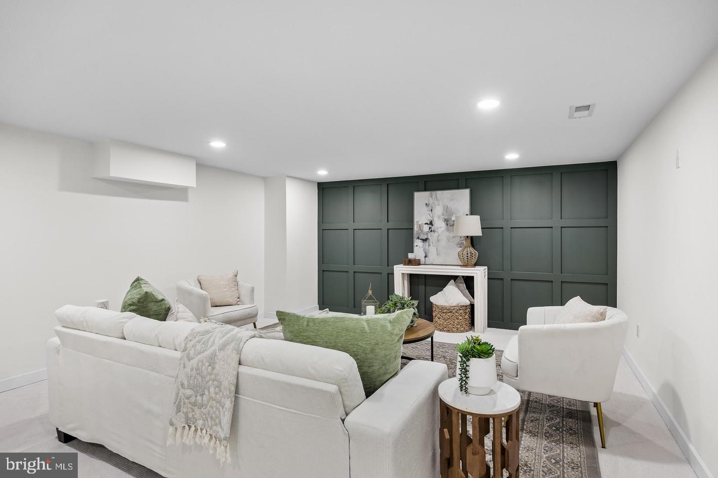 201 Centre St Property Photo 33