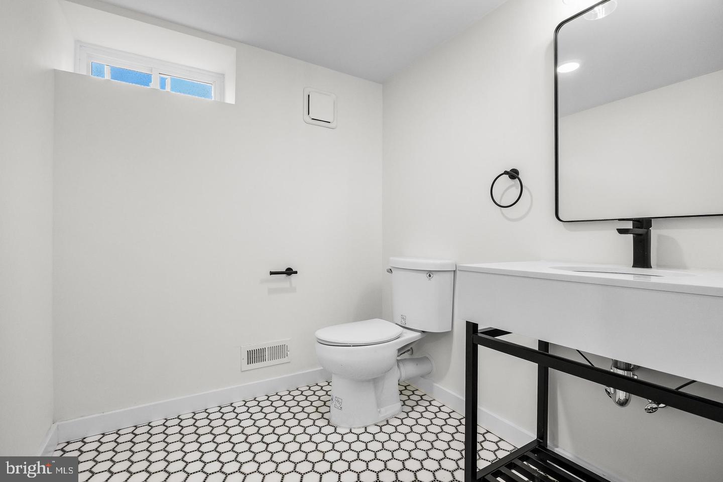 201 Centre St Property Photo 39