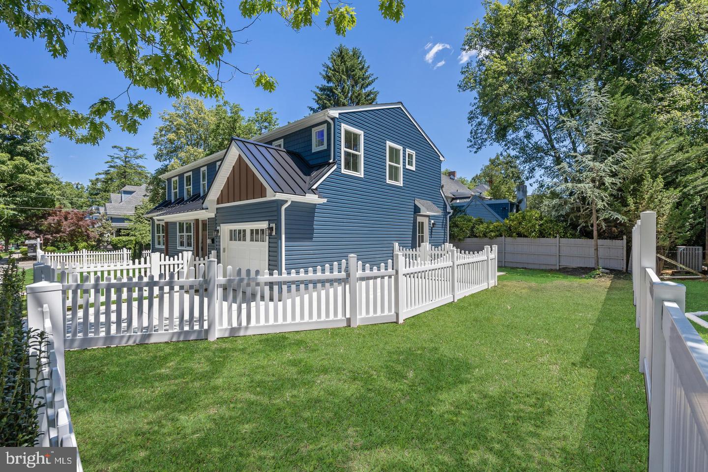 201 Centre St Property Photo 44