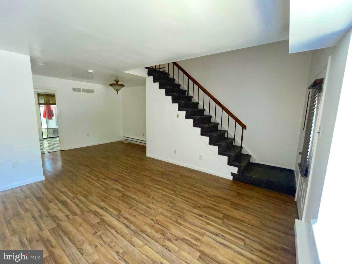 1 Dover Ct Property Photo 4