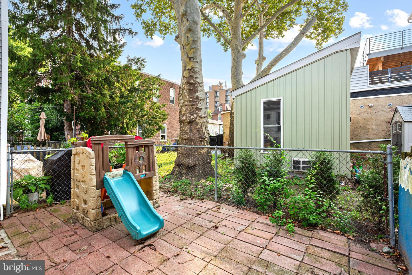 2 E Collings Ave Property Photo 11
