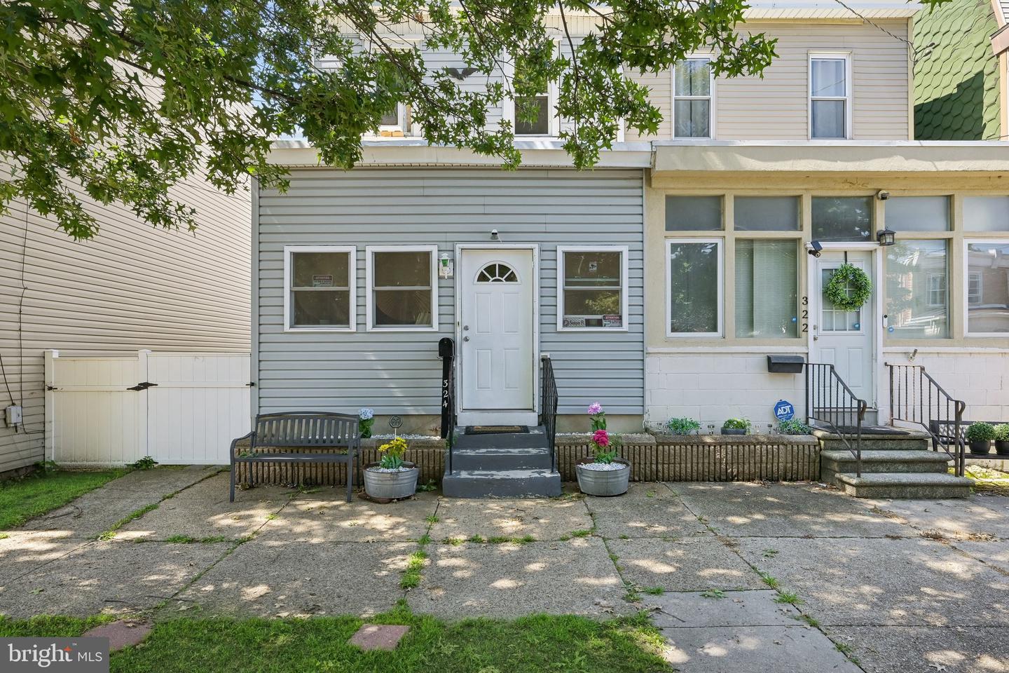 324 HUNTER ST Property Photo 1
