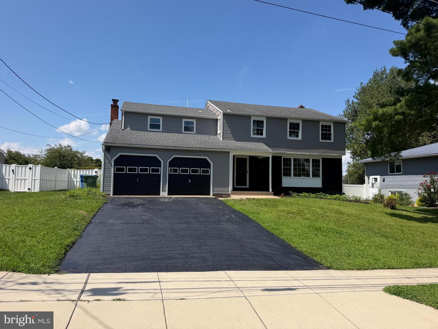 4 Bellows Ln Property Photo 1