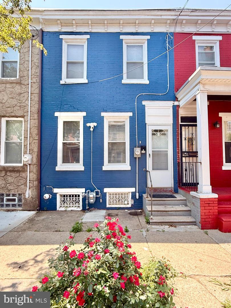 570 LINE ST Property Photo 1