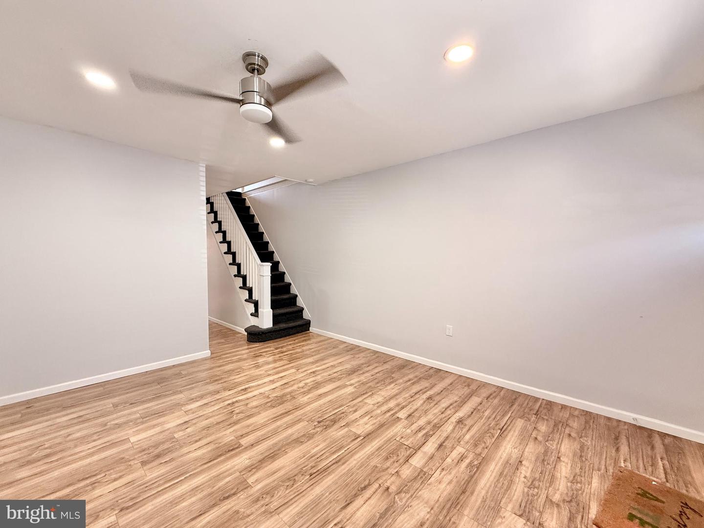 570 Line St Property Photo 3