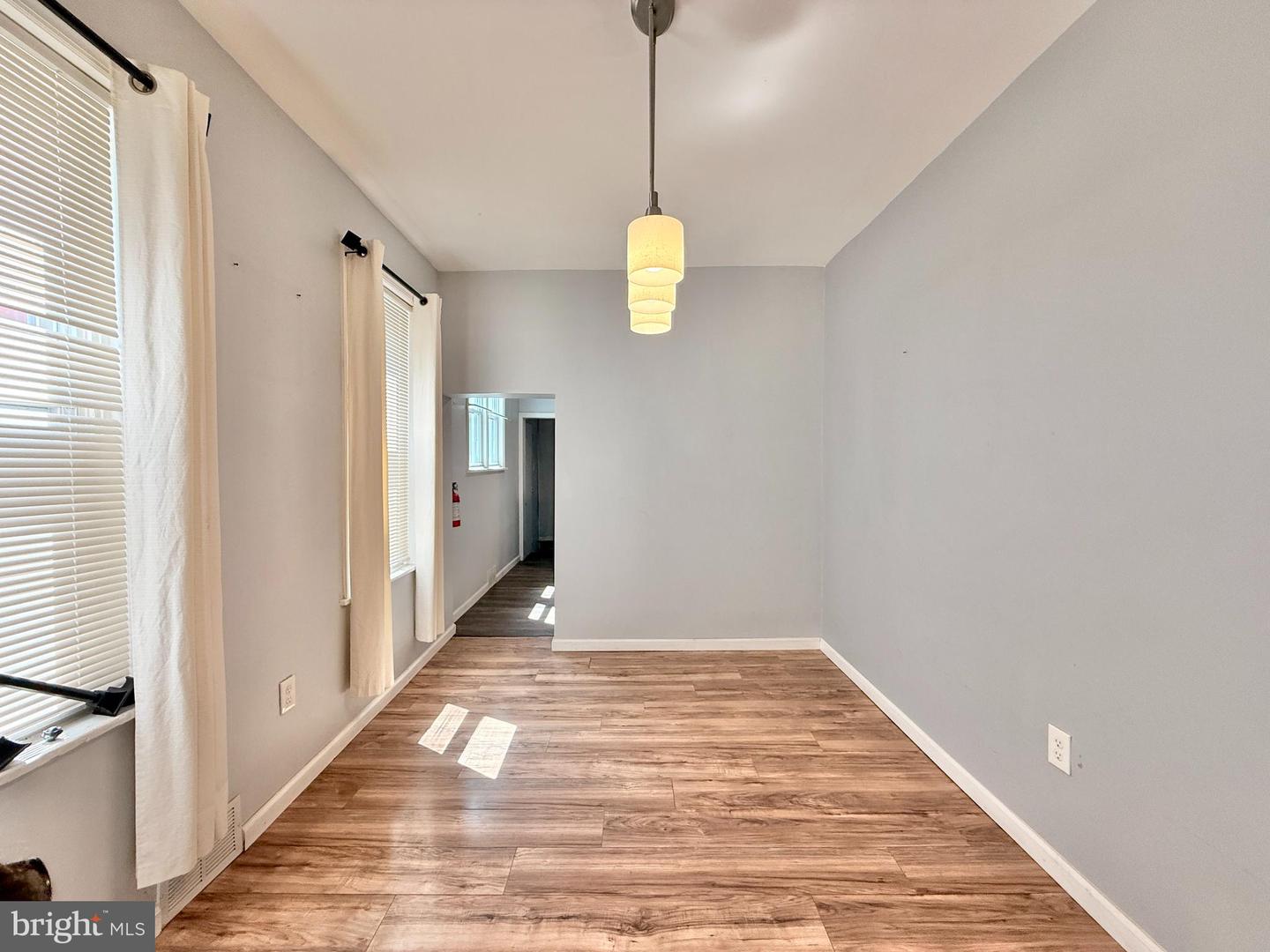 570 Line St Property Photo 4