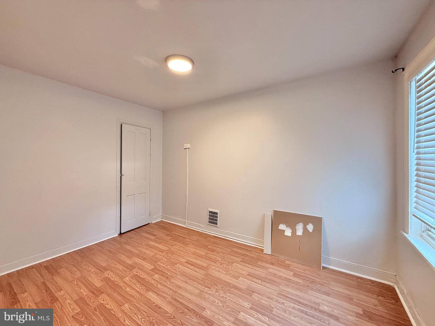 570 Line St Property Photo 16