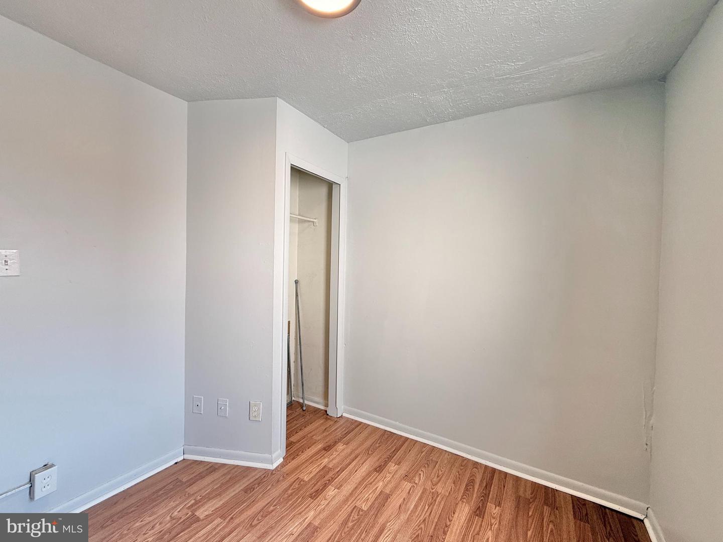 570 Line St Property Photo 17