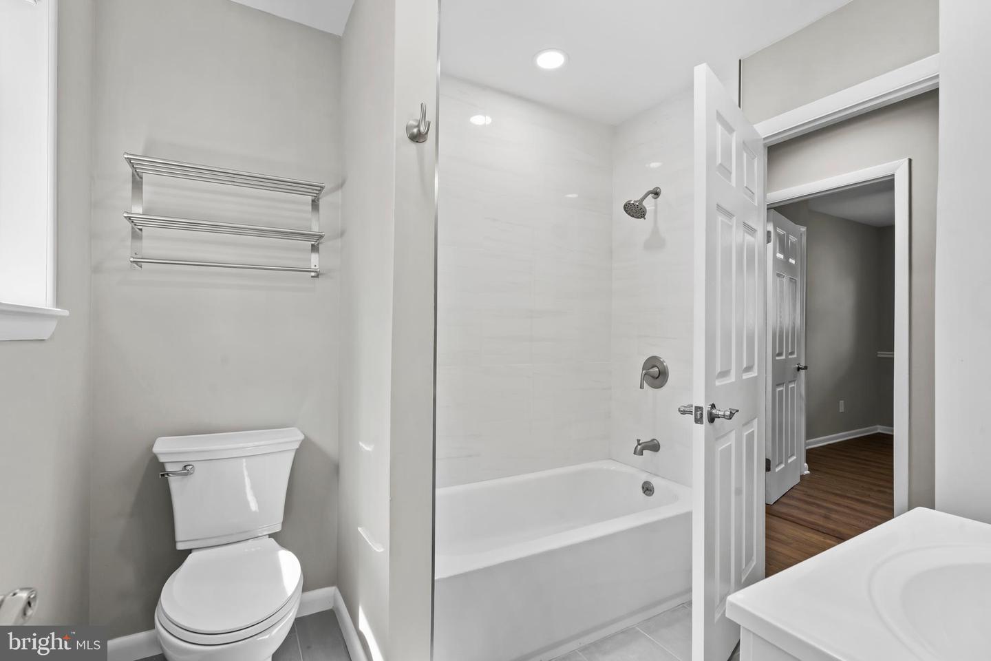 3229 Howard Ave Property Photo 15