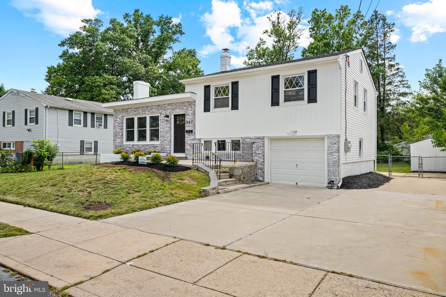 307 Gloucester Ave Property Photo 3