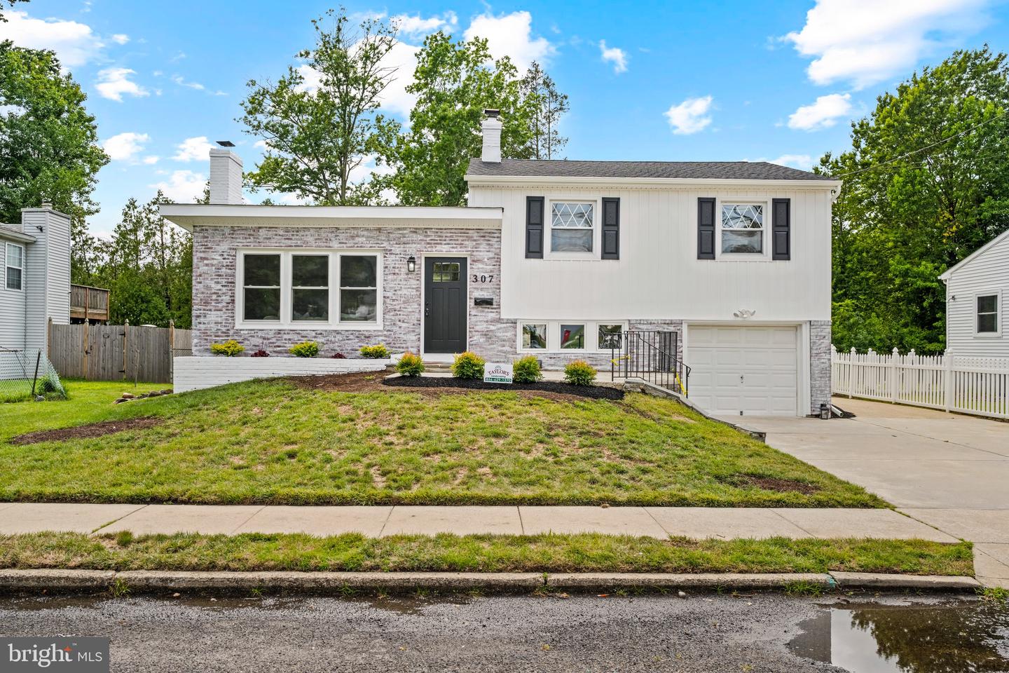 307 Gloucester Ave Property Photo 4