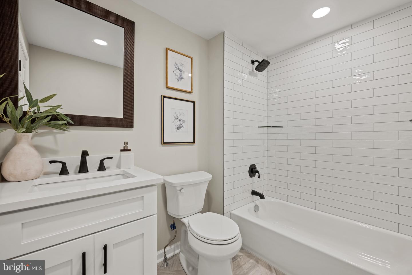 307 Gloucester Ave Property Photo 21