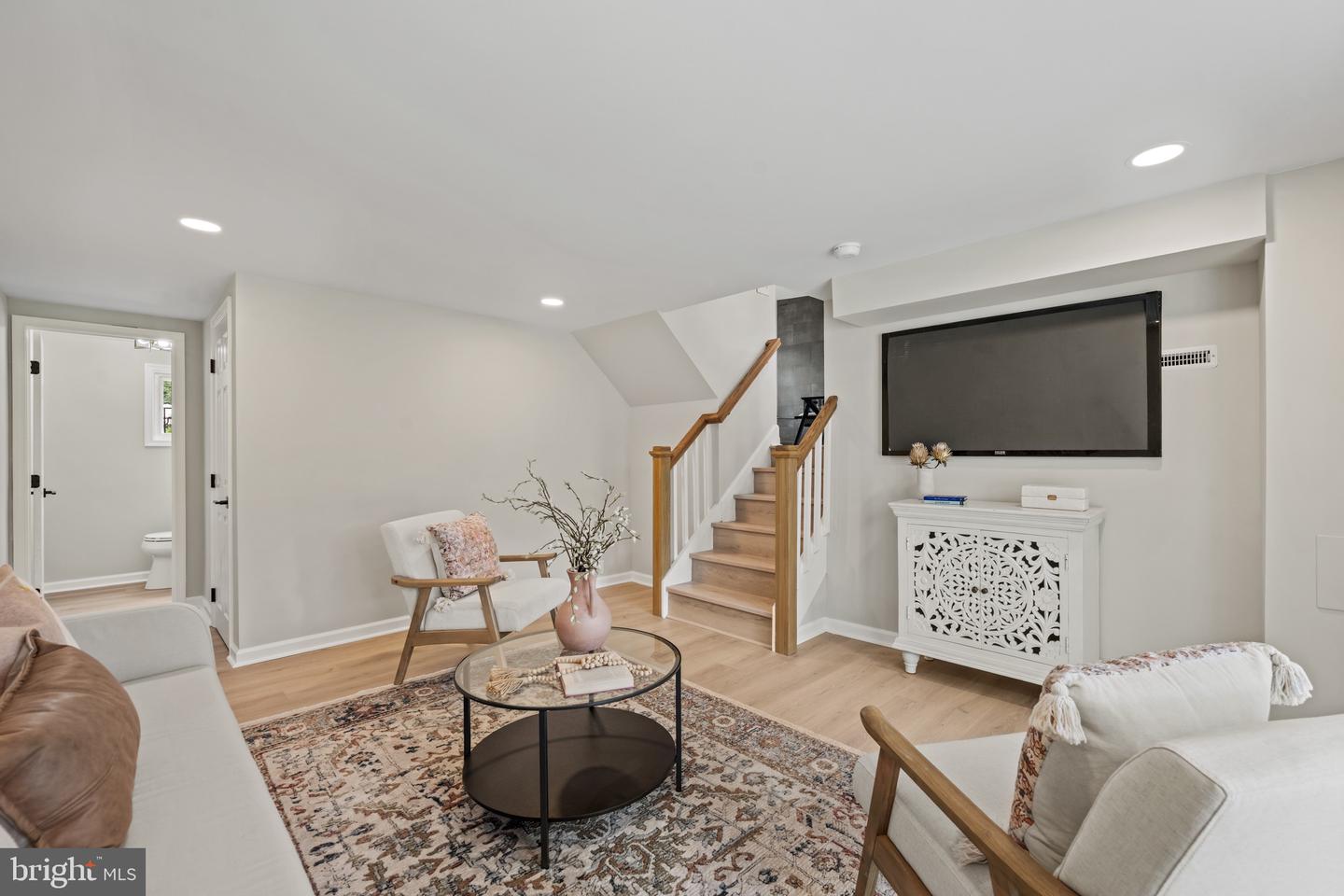 307 Gloucester Ave Property Photo 22