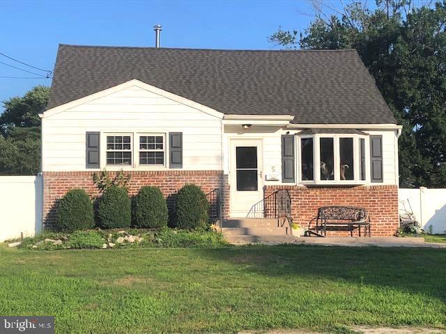 5 Cloverdale Rd Property Photo 1