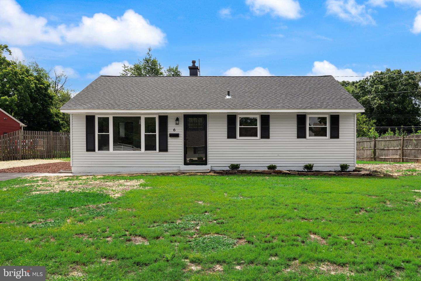6 HOLLY DR