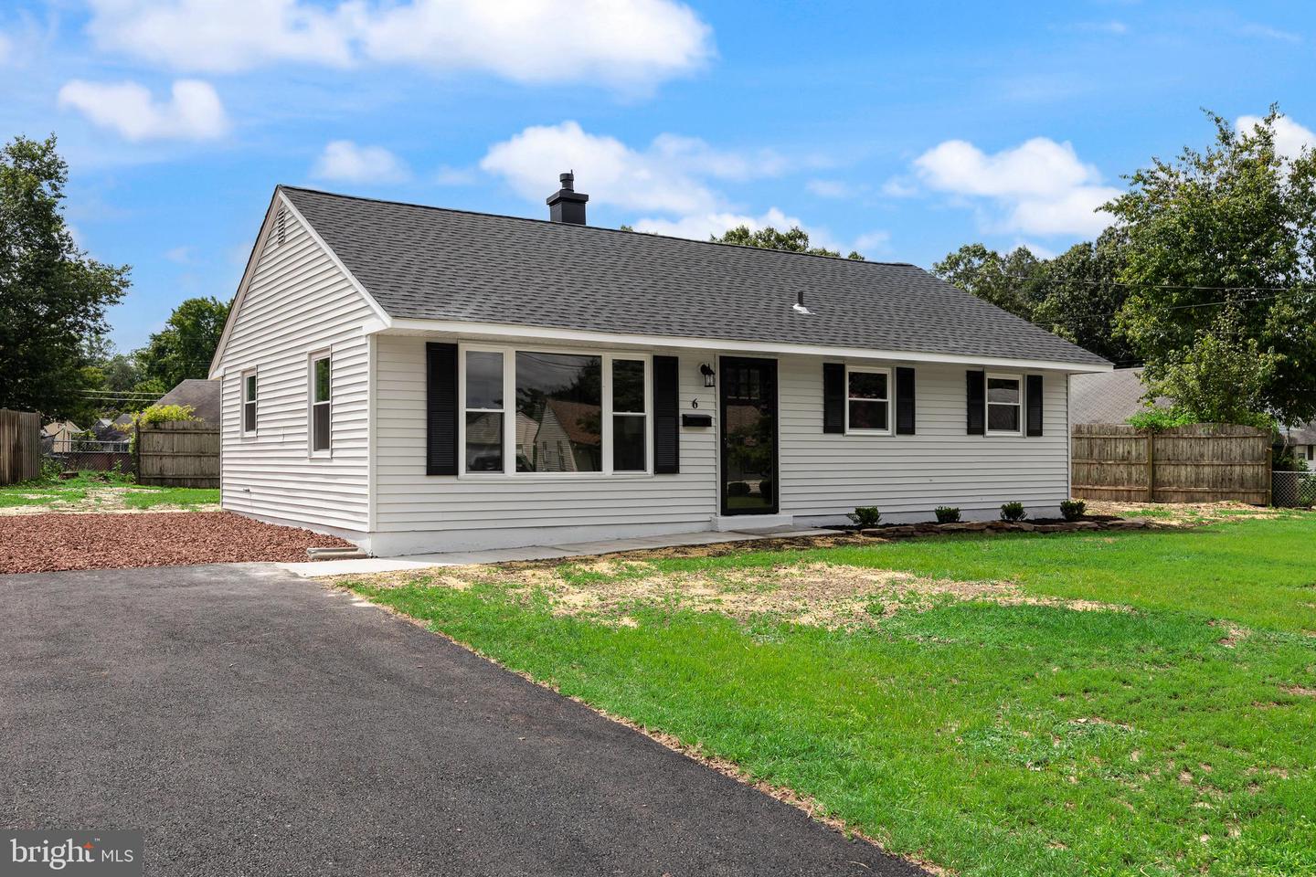 6 Holly Dr Property Photo 2